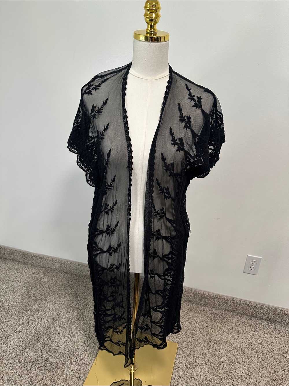🦎 Vivid Importers Lace Cover Up